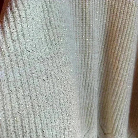 Vintage oversize thick cream turtleneck sweater with gold lurex - Picture 4 of 8